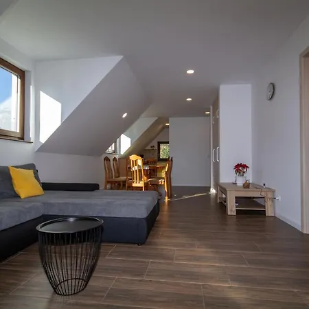Jezero Apartment *